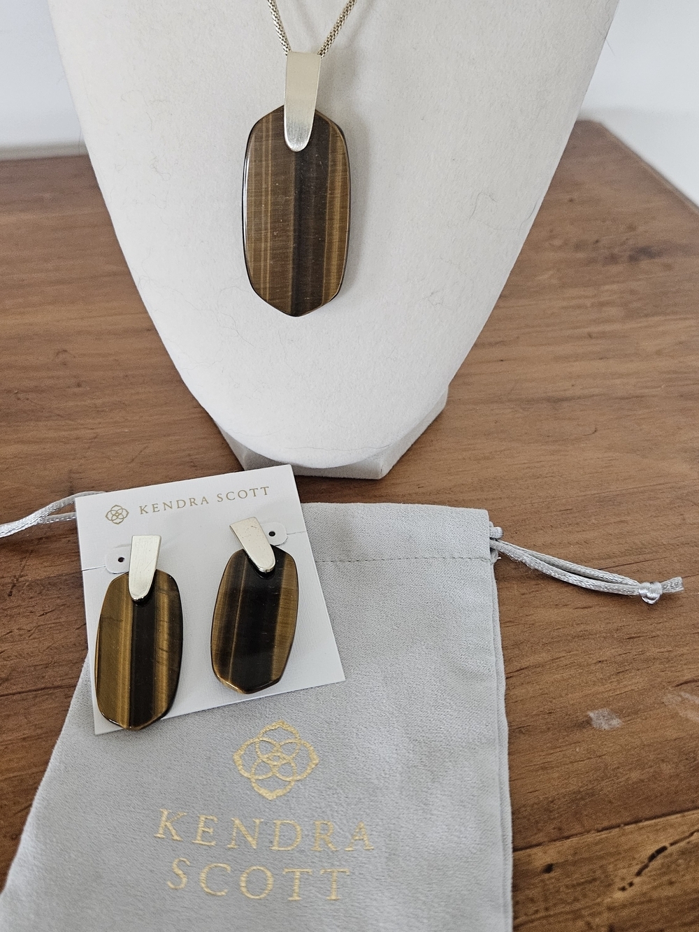 Kendra Scott Brown Tiger Eye Pendant Necklace and Earrings Set